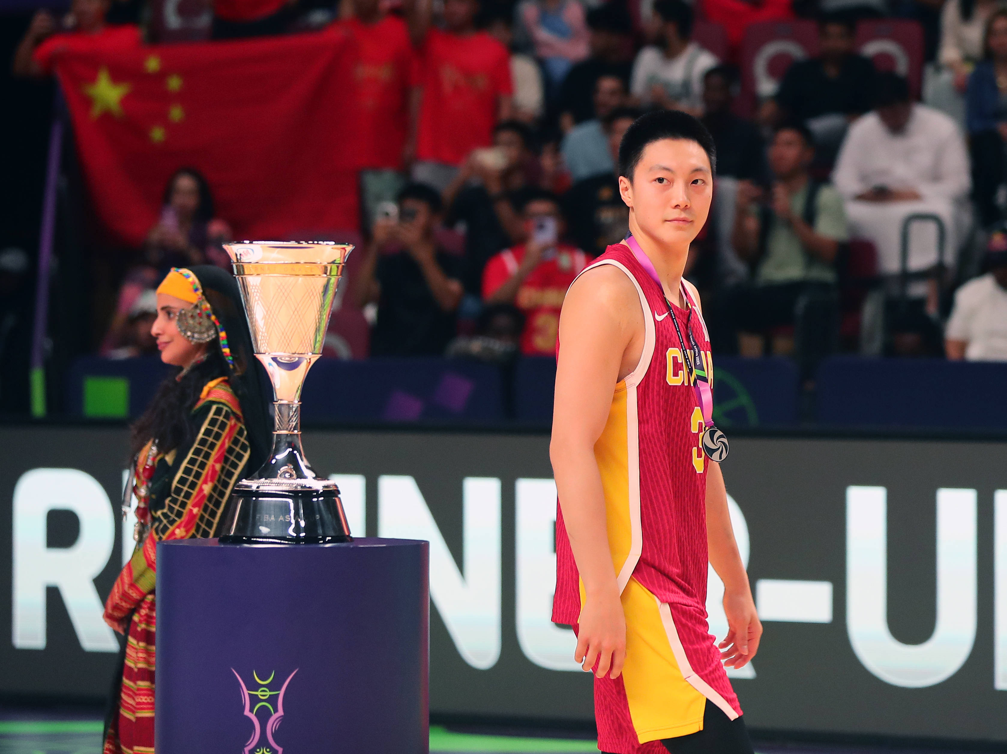 差距！胡明克斯（Hu Mingxuan）失去了最后的勝利 整個(gè)團(tuán)隊(duì)都受到了張Zhenlin的隊(duì)友的觀點(diǎn)的安慰